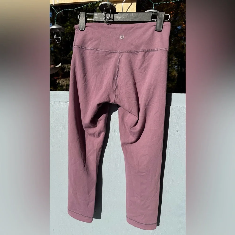 Lululemon Reversible Wunder‎ Under Leggings Size 4 Mauve Black Crop